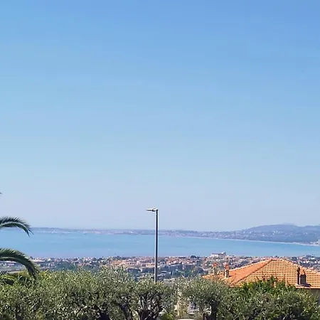 Belles Terres De *
